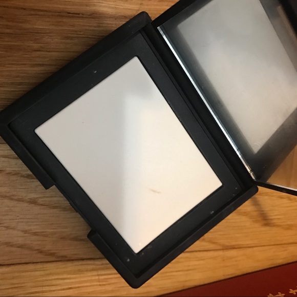 Nars setting powder---pressed - Picture 3 of 3